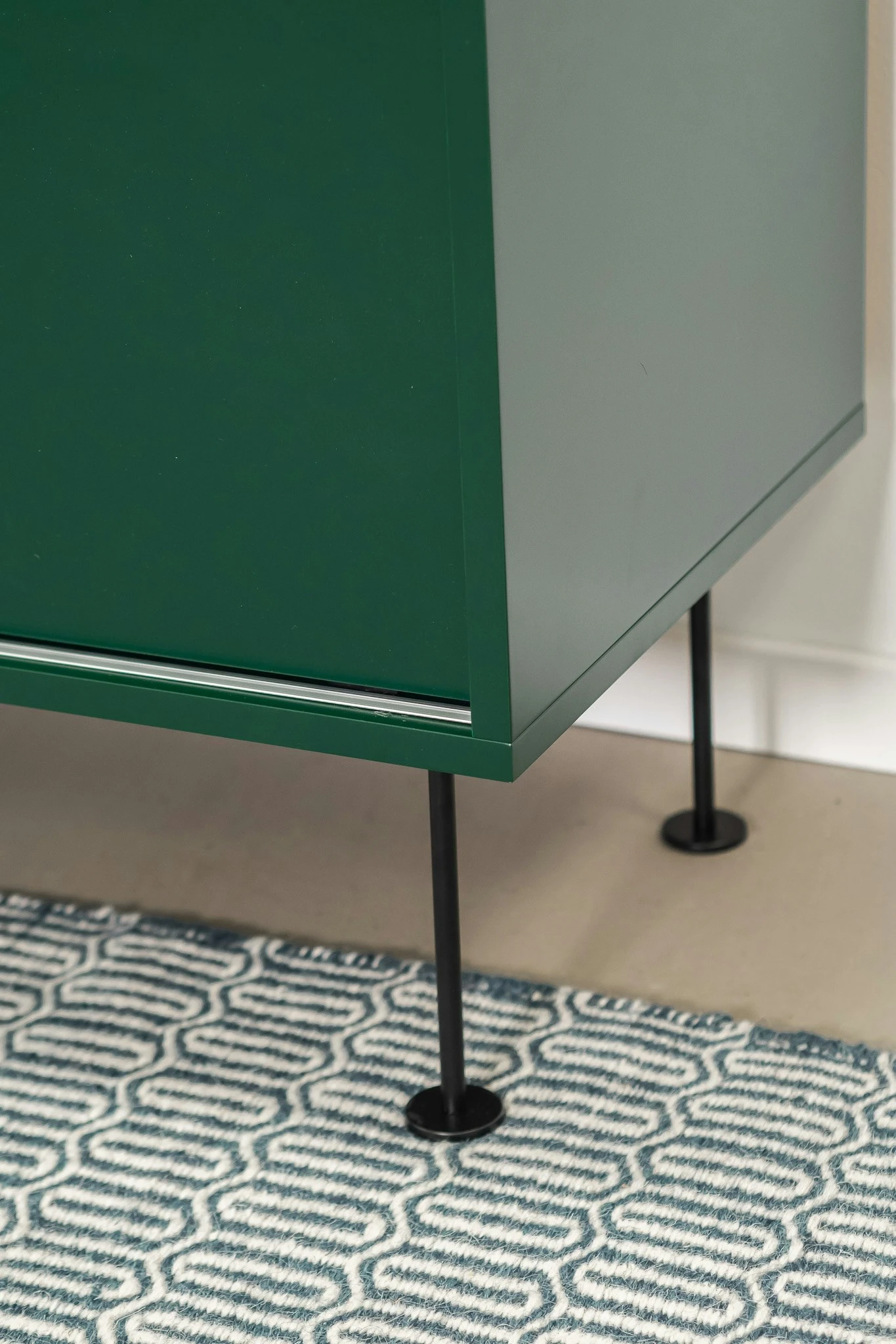 Vogue Media Bench With Legs 136 Cm, Green / Brass 5 Vogue Media Bench With Legs 136 Cm, Green / Brass - Image 5