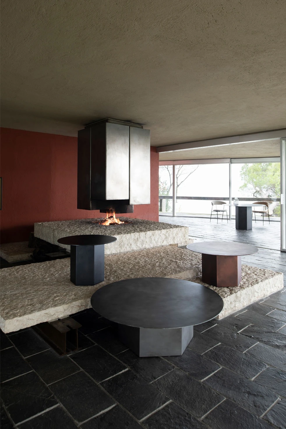 Gubi Epic Coffee Table Ø80 Steel, Earthy Red 3 Gubi Epic Coffee Table Ø80 Steel, Earthy Red - Image 3