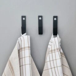 House Doctor Bath Hooks 7 Cm 3-pack, Black -Maze Furni Shop house doctor bath hooks 7 cm 3 pack 10