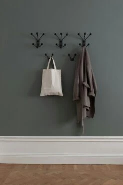 Maze Bill XS Hanger, Black -Maze Furni Shop maze bill xs hanger 30