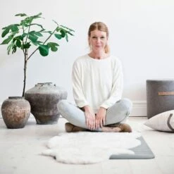 Shepherd Sara Round Wool Pouf 40x40 Cm, Black -Maze Furni Shop shepherd sara round wool pouf 40x40 cm 2