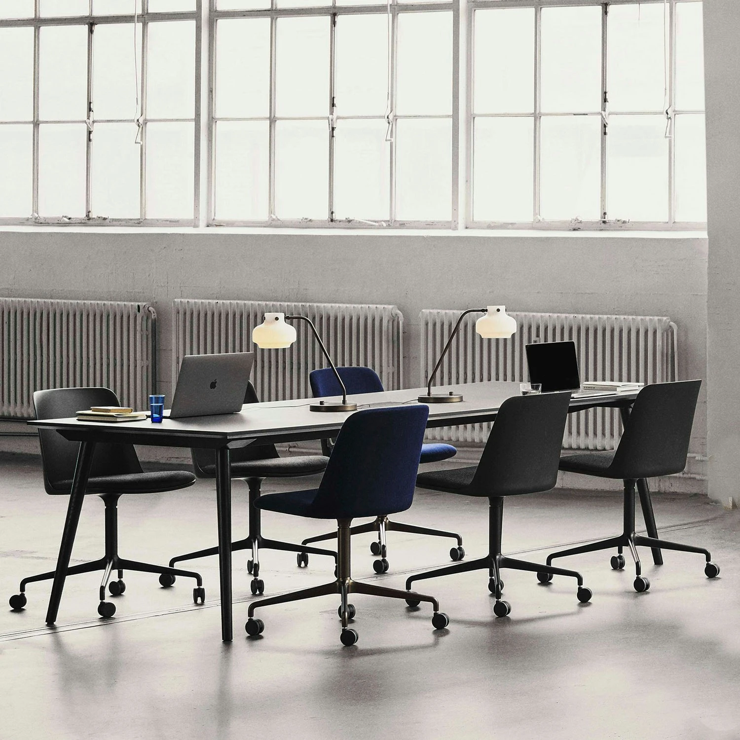 &Tradition Rely Chair HW23 Swivel, Black / Silk 0842 2 &Tradition Rely Chair HW23 Swivel, Black / Silk 0842 - Image 2